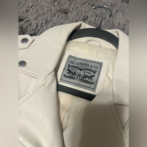Beige/Cream Faux Leather Moto Jacket from Levi's🔥 - Picture 2 of 7